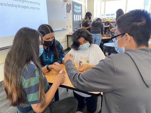 AVID STUDENTS WORKING IN CLASS
